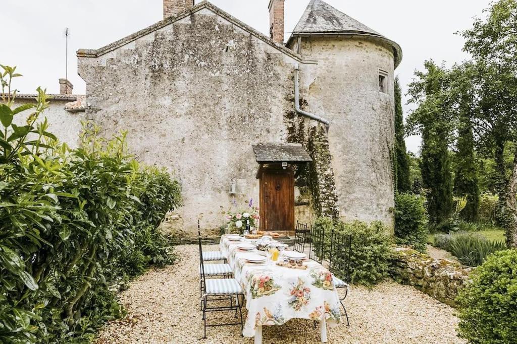 Bed and Breakfast 14Th Century Priory In Pressigny Pressigny  Exterior foto